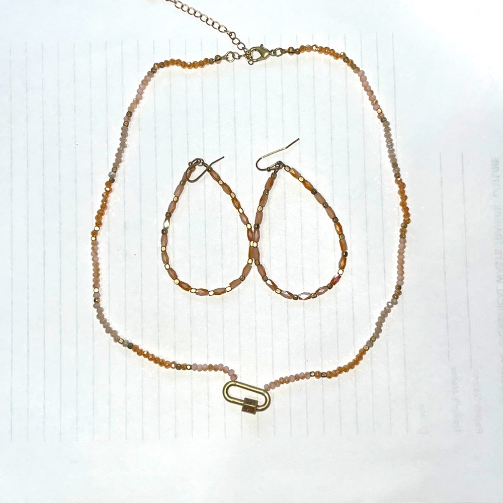 Matching hombre earrings and necklace set